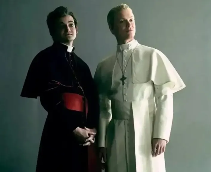 قبلة مثيرة للجدل في “The Sandman” تضع Netflix تحت نيران الانتقادات