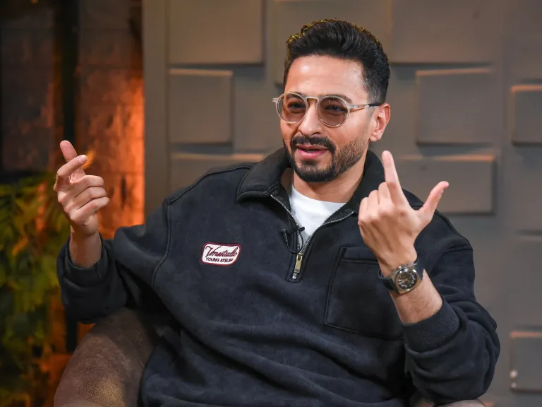 «بصلي باستحقار وقالي ريحتك وحشة».. واقعة مؤلمة لحمادة هلال مع مطرب شهير