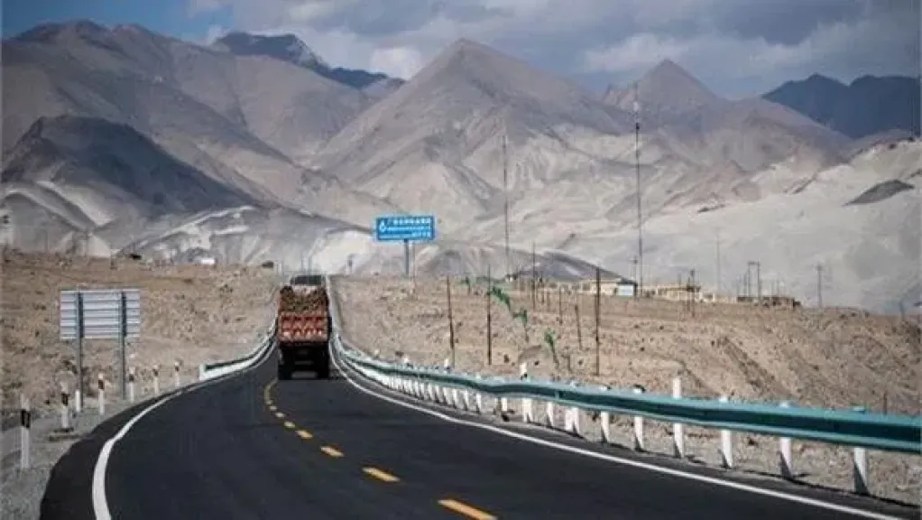 بين استثمارات المليارات ومخاطر الساحل.. هل يصمد حلم ”البوابة التونسية” أمام تحديات الأمن واللوجستيات؟