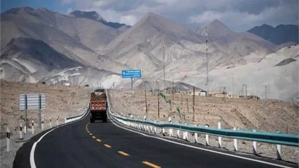 بين استثمارات المليارات ومخاطر الساحل.. هل يصمد حلم ”البوابة التونسية” أمام تحديات الأمن واللوجستيات؟