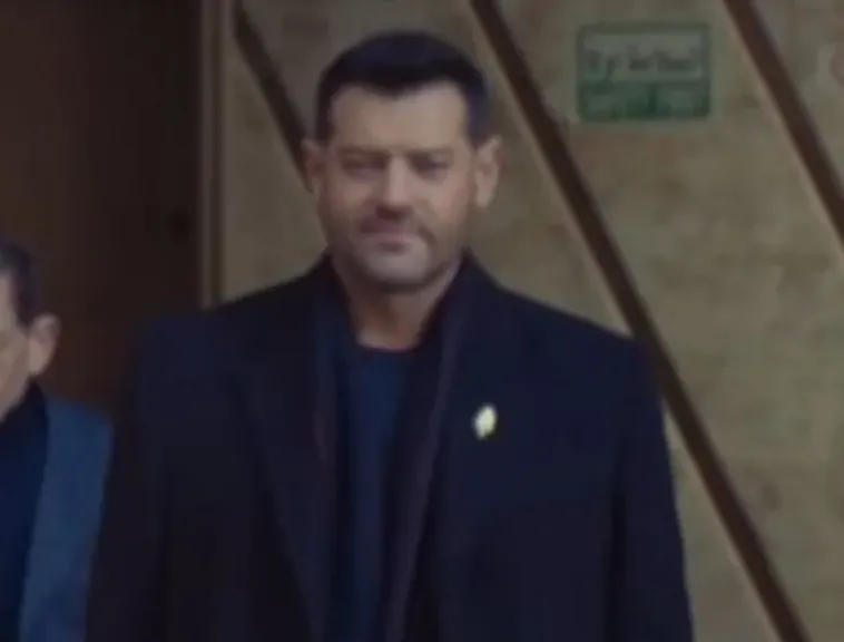 ”الفرنساوي”.. عمرو يوسف في مواجهة العدالة بطريقته الخاصة