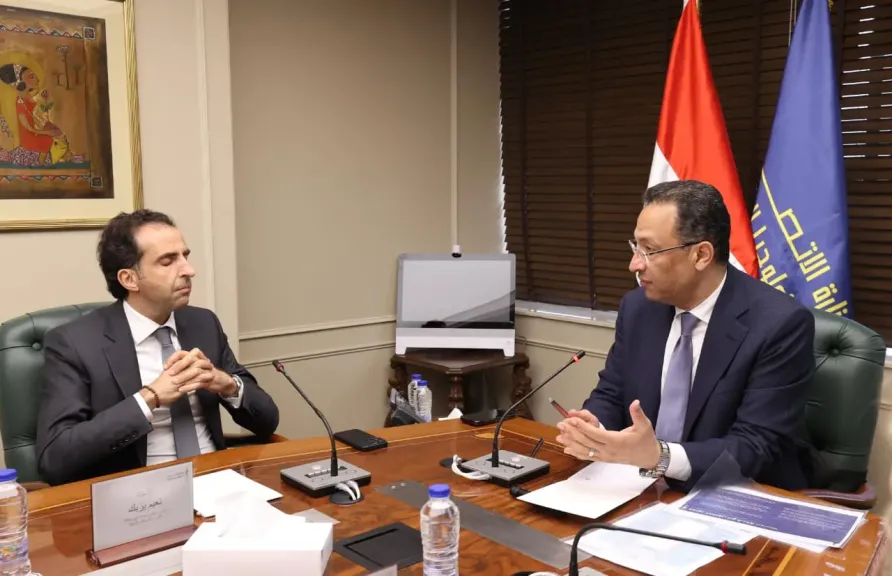 شراكة إستراتيجية بين ”وزارة الإتصالات وشركة Microsoft” لتمكين الشركات الناشئة العاملة في مجال الذكاء الاصطناعي