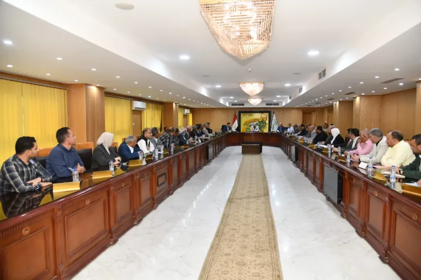 محافظ الفيوم يوجه بتكثيف الحملات التفتيشية على الأسواق ومنافذ بيع اللحوم والأسماك