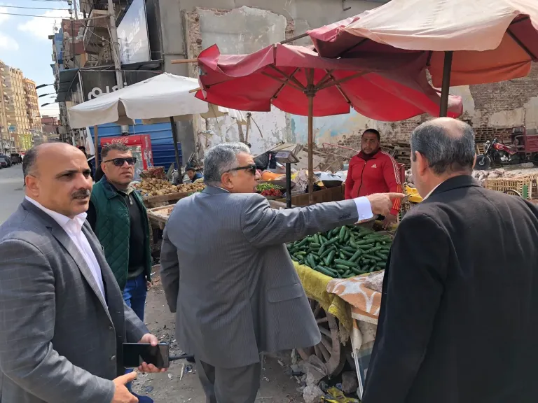 محافظ الدقهلية يتفقد سوق كفر البدماص بالمنصورة ويشدد- استمرار رفع كافة الإشغالات التي تعوق حركة المرور