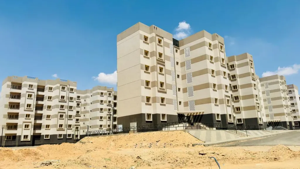 وزيرة الإسكان تتابع موقف تنفيذ وحدات «سكن لكل المصريين» بمدن 15 مايو والسادات وحدائق العاشر والعبور الجديدة