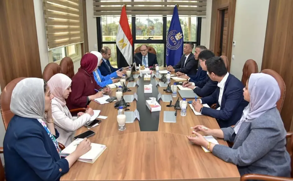 هيئة الدواء تبحث مع شركة صينية توطين صناعة الزجاج الدوائي باستثمارات 250 مليون دولار