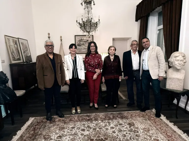 وزيرة الثقافة تبحث إحياء مشروع «السينما تيك» خلال استقبال وفد مهرجان أسوان لأفلام المرأة