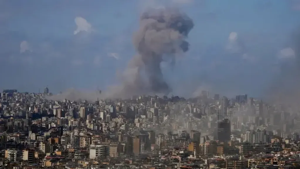 إسرائيل تشن أعنف غارات على بيروت منذ بدء الحرب وتسقط عشرات القتلى والجرحى