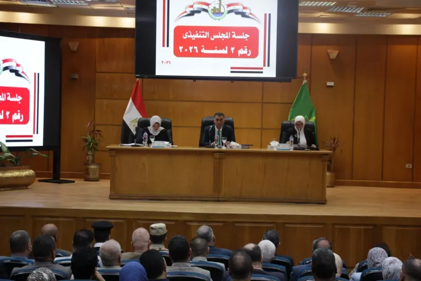 محافظ القليوبية يبدأ أول اجتماع للمجلس التنفيذي بتكريم سابقة رائعة لمحافظ الإسكندرية الحالي