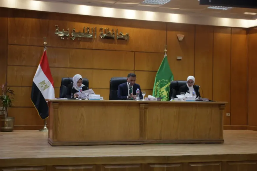 محافظ القليوبية يضرب بيد من حديد.. قرارات حاسمة لضبط البناء المخالف وتنظيم العمل