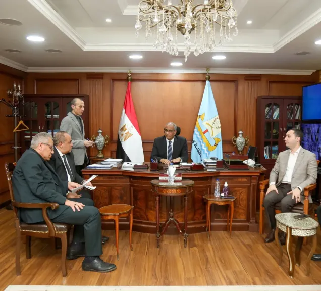 محافظ كفرالشيخ يناقش عدد من الملفات الخدمية والتنموية ومشاكل الدوائر مع  أعضاء مجلسي النواب والشيوخ