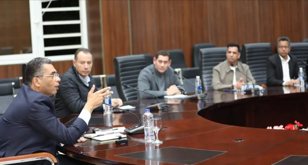 محافظ البحر الأحمر في لقائه مع الصحفيين يكشف عن حزمة متكاملة من الحلول لتطوير المحافظة