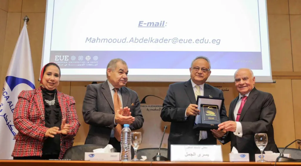 في مكتبة الإسكندرية: الدكتور محمود هاشم يستعرض استخدامات العلاج الضوئي الديناميكي في تشخيص وعلاج الأورام ومكافحة الملاريا