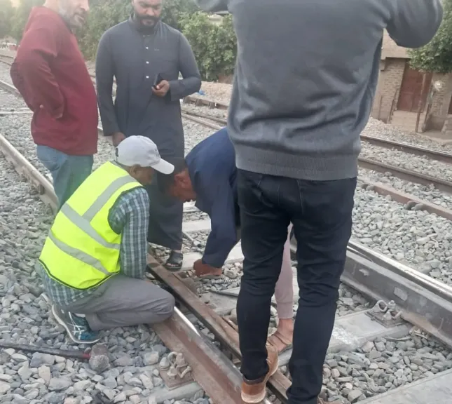 محافظ قنا: انتظام حركة القطارات بخط ”الصعيد” دون عوائق عقب احتواء واقعة فنية بقطار بضائع