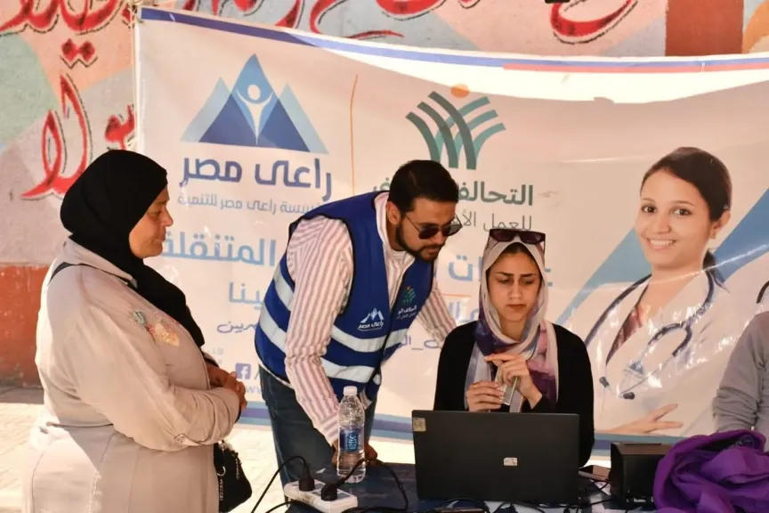 راعي مصر عضو التحالف الوطني تشارك في قافلة ”إيد واحدة” ببورسعيد