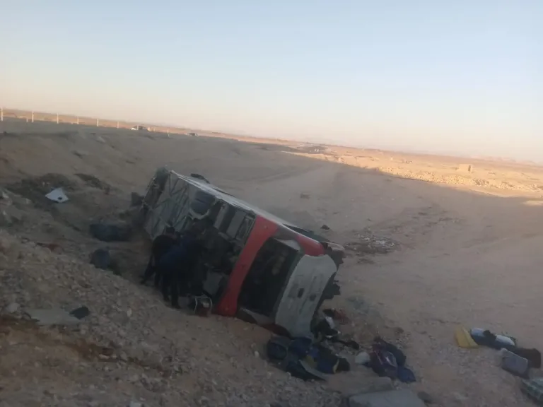 جميعهم سودانيين قادمين من القاهرة.. ننشر أسماء مصابي حادث انقلاب أتوبيس محمل ركاب في قنا
