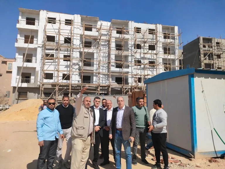 مسؤولو الإسكان يتفقدون مشروع «نزهة التجمع الثالث» بمدينة القاهرة الجديدة للوقوف على معدلات التنفيذ