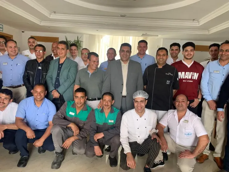 وكيل وزارة العمل بجنوب سيناء وجولة بأحدي المنشآت بمدينة شرم الشيخ لمتابعة و رصد تطبيق منشات القطاع الخاص كليًا او جزئيا