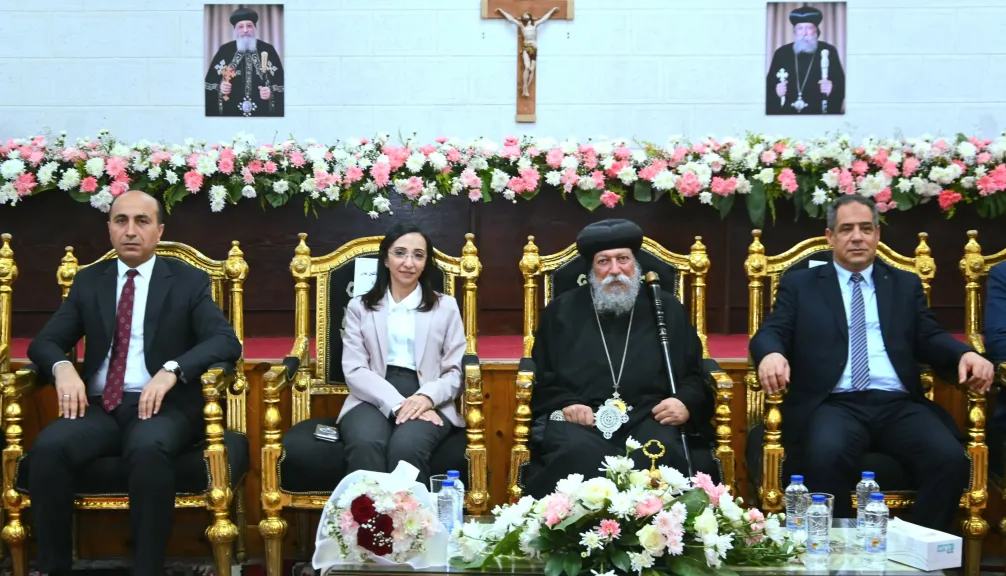 محافظ البحيرة ومدير الأمن ورئيس جامعة دمنهور يقدمون التهنئة لنيافة الأنبا إيلاريون بمناسبة عيد القيامة