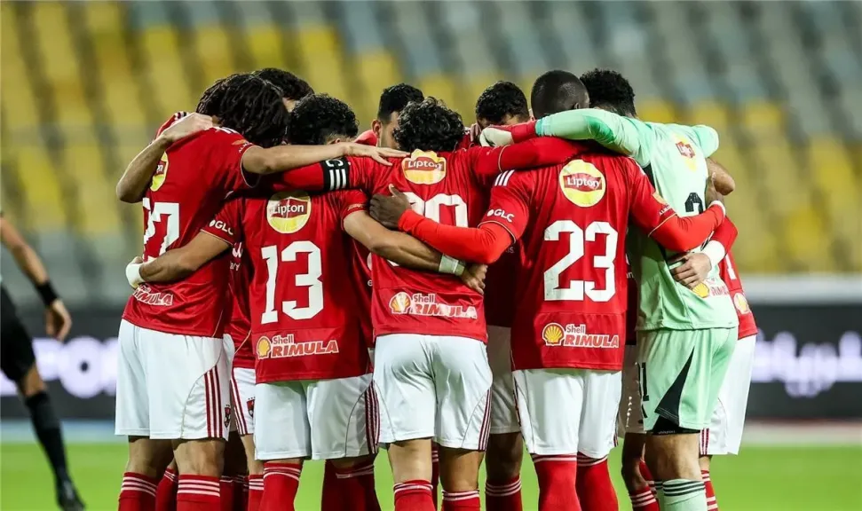 محمد شريف يقود تشكيل الأهلي ضد سموحة في الدوري المصري الممتاز