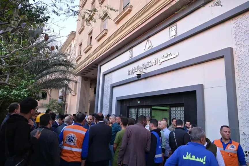 السيطرة على حريق بمستشفى الاستقبال و الطوارئ بقصر العيني دون خسائر في الأرواح.. ورئيس الجامعة يتفقد الموقع ويطمئن على المرضى والفرق الطبية