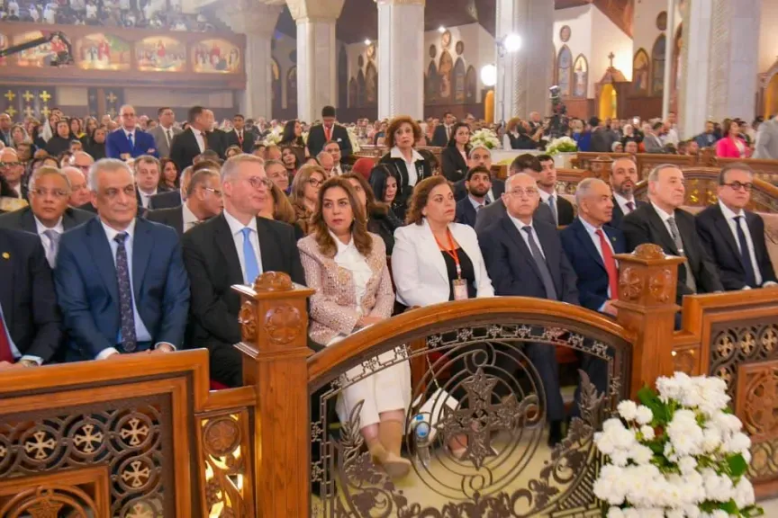 منال عوض تشهد قداس عيد القيامة بالكاتدرائية المرقسية وتؤكد دعم الدولة لقيم التسامح والوحدة