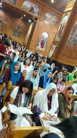 فرحة القيامة تُضيء كنائس بورسعيد.. إقبال كبير على قداس عيد القيامة بكنيسة الأنبا بيشوي