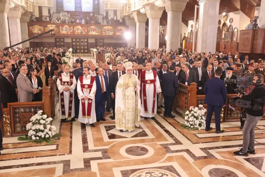 البابا تواضروس يشكر الرئيس السيسى بقداس عيد القيامة بالكاتدرائية المرقسية في العباسية