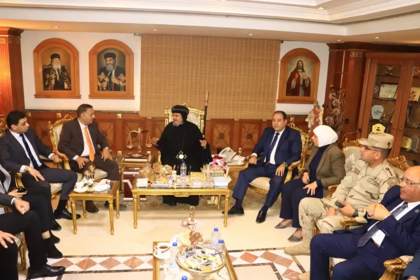 محافظ القليوبية ومدير الأمن في مطرانية شبرا الخيمة.. رسالة محبة ووحدة بعيد القيامة