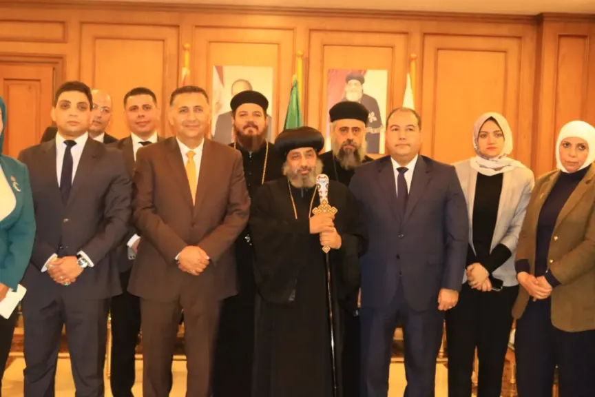 وسط أجواء من التآخي.. محافظ القليوبية ومدير الأمن يهنئان الأنبا نوفير بمطرانية شبين