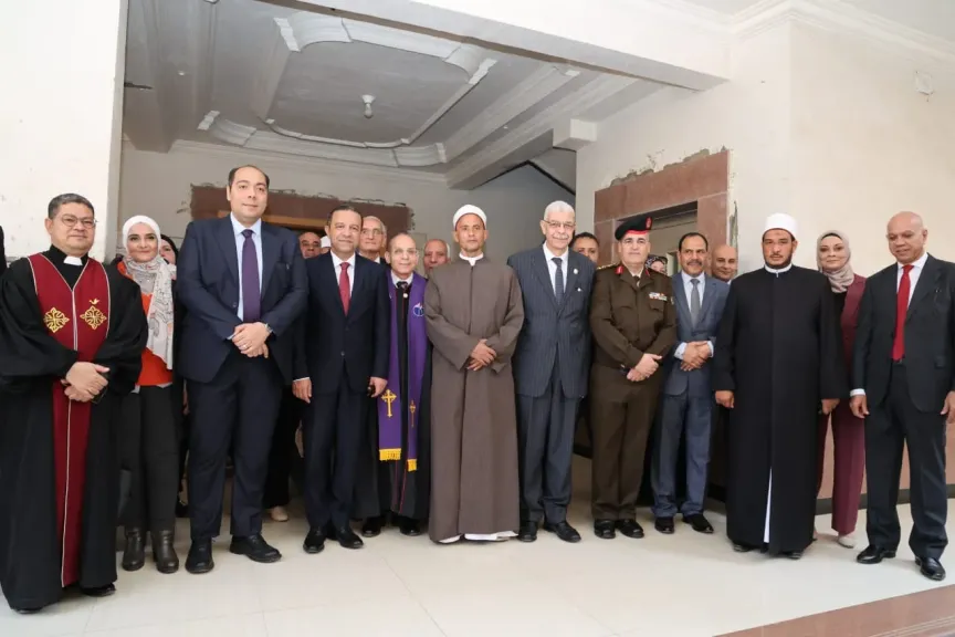 رئيس جامعة المنوفية والمحافظ يزوران مقر الكنيسة الإنجيلية بشبين الكوم لتقديم التهنئة بعيد القيامة المجيد