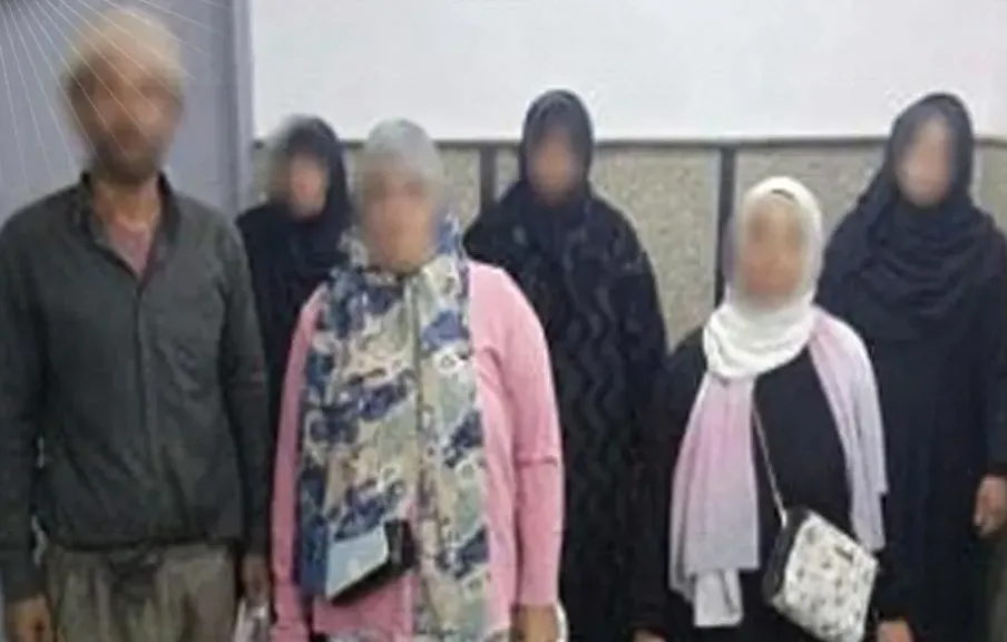 القبض على رجل و 6 سيدات لاستغلال الأطفال فى التسول بالجيزة