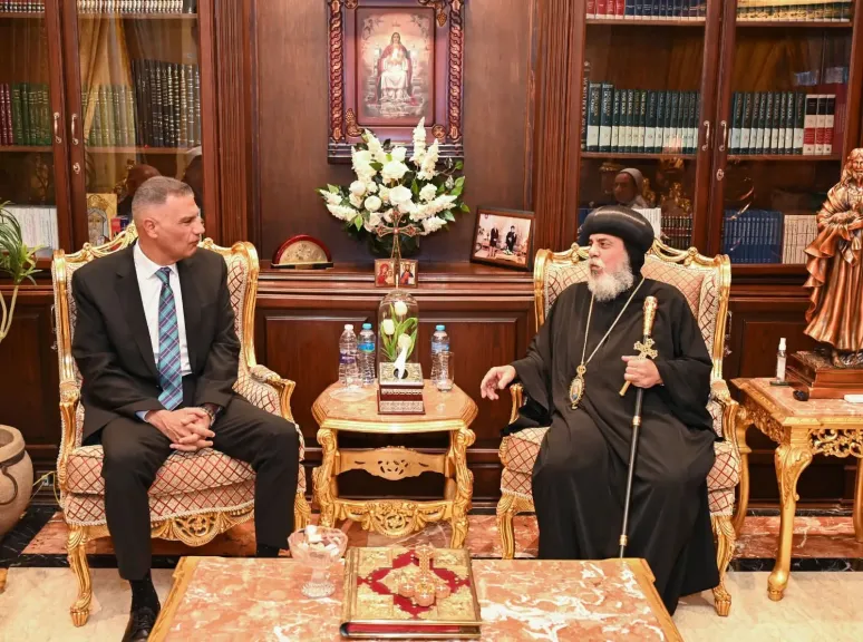 محافظ جنوب سيناء يزور كاتدرائية السمائيين بشرم الشيخ لتهنئة الإخوة الأقباط بعيد القيامة المجيد