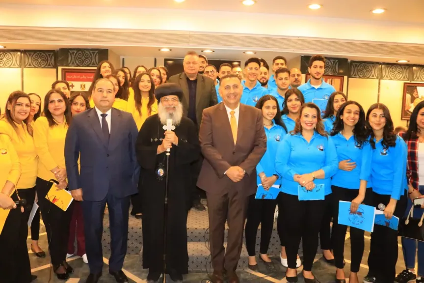 أجواء من الود والمحبة.. قيادات القليوبية تهنئ الأنبا مكسيموس بعيد القيامة