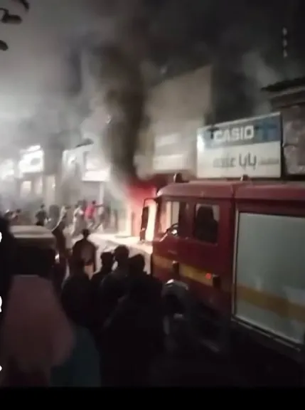 النيران تبتلع معرضاً للأجهزة الكهربائية بمدينة قليوب.. والحماية المدنية تسيطر