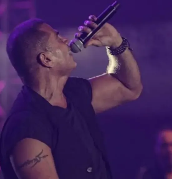 حفل “الحكاية” يرفع السقف.. أسعار تذاكر عمرو دياب تصل إلى مليون جنيه