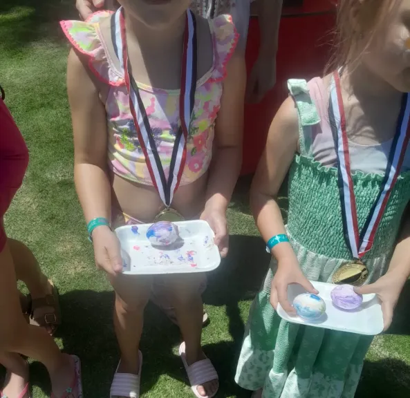 بالبيض الملون والفسيخ والعروض الفنية  منتجعات الغردقة تحتفل بشم النسيم