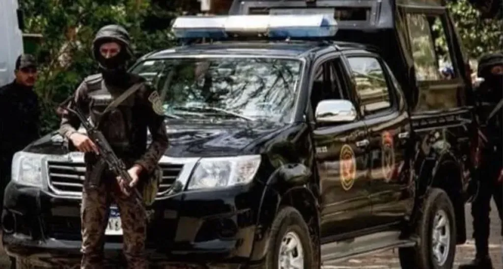 قتل شقيقه وتاجر شابو.. مقتل عنصر إجرامي هارب من الإعدام خلال مداهمة أمنية في قنا