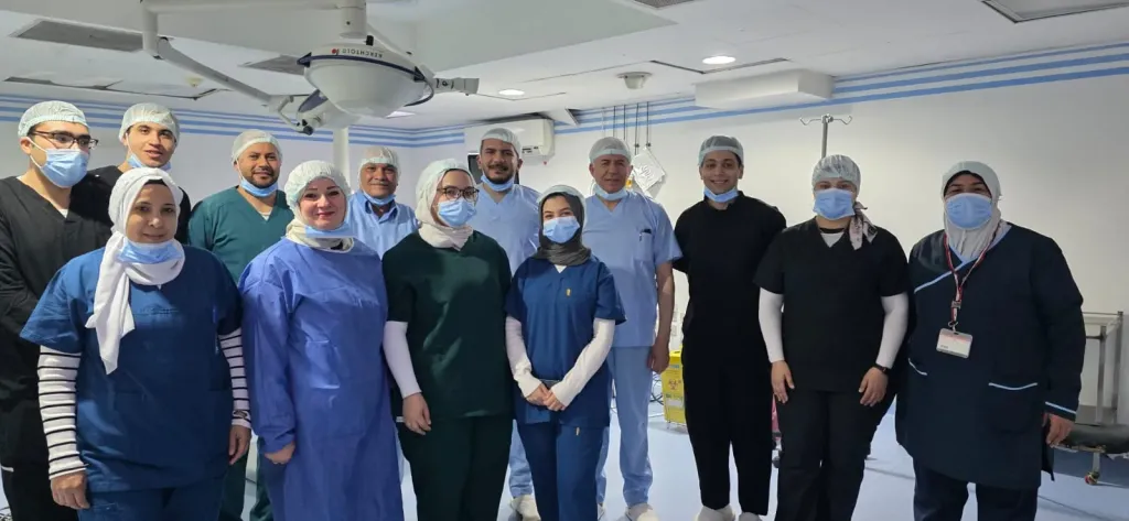 نجاح جراحة دقيقة لعلاج كسر بعظام الوجه والفكين بمستشفى المحلة العام بالتعاون مع خبير عالمي في جراحات الوجه والفكين