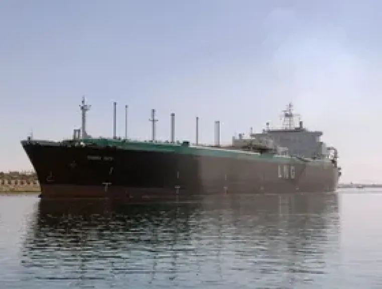 مصر تبحث اتفاقًا مع “موانئ أبوظبي” لاستئجار مستودعات نفطية بالبحر الأحمر