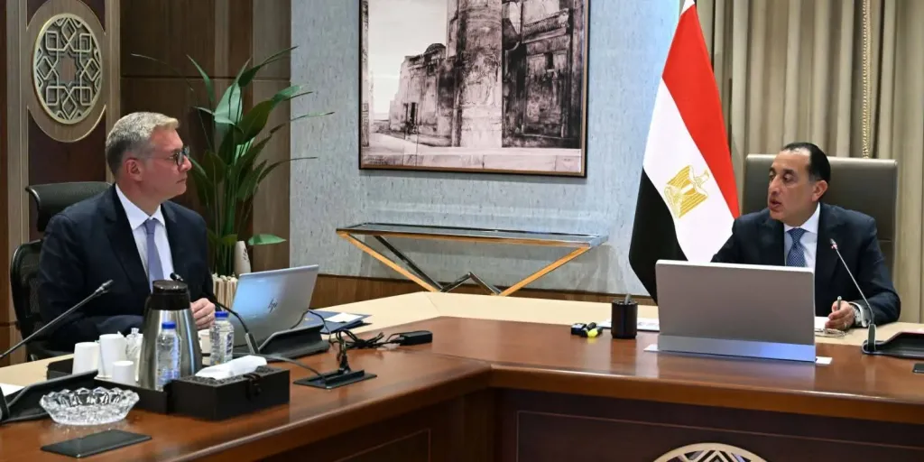 مدبولي يوجه بقيد 10 شركات بترول “مؤقتًا” في البورصة لتعزيز الاستثمار وجذب السيولة