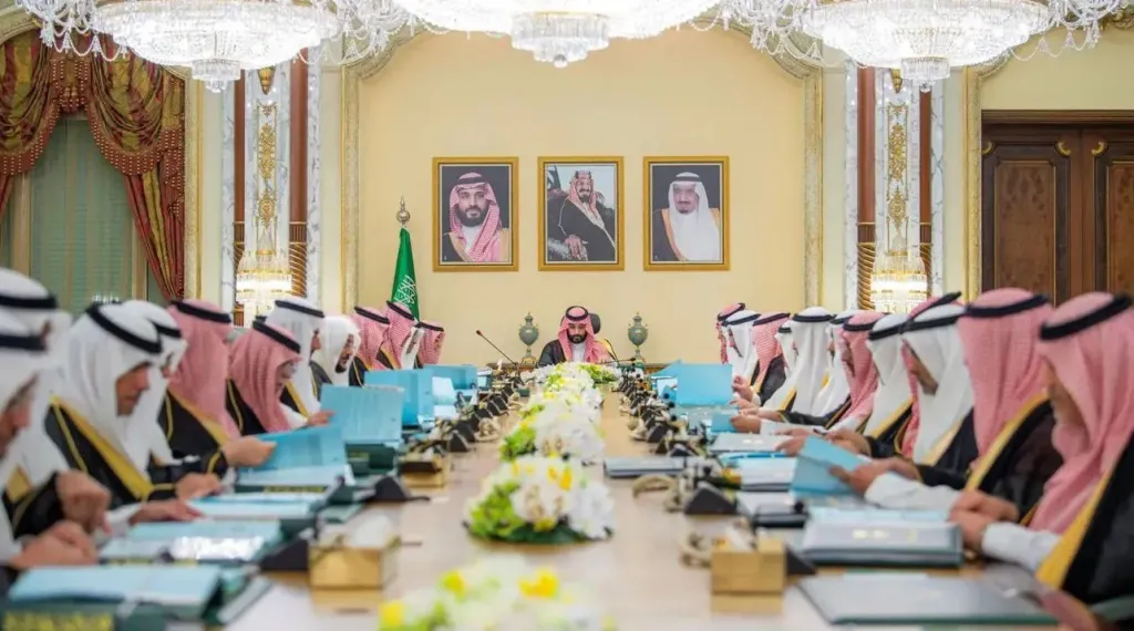 مجلس الوزراء السعودي برئاسةولي العهد يُجدد إدانته الاعتداءات السافرة التي طالت المملكة ودول ”مجلس التعاون” بمسيرات انطلقت من الأراضي العراقية