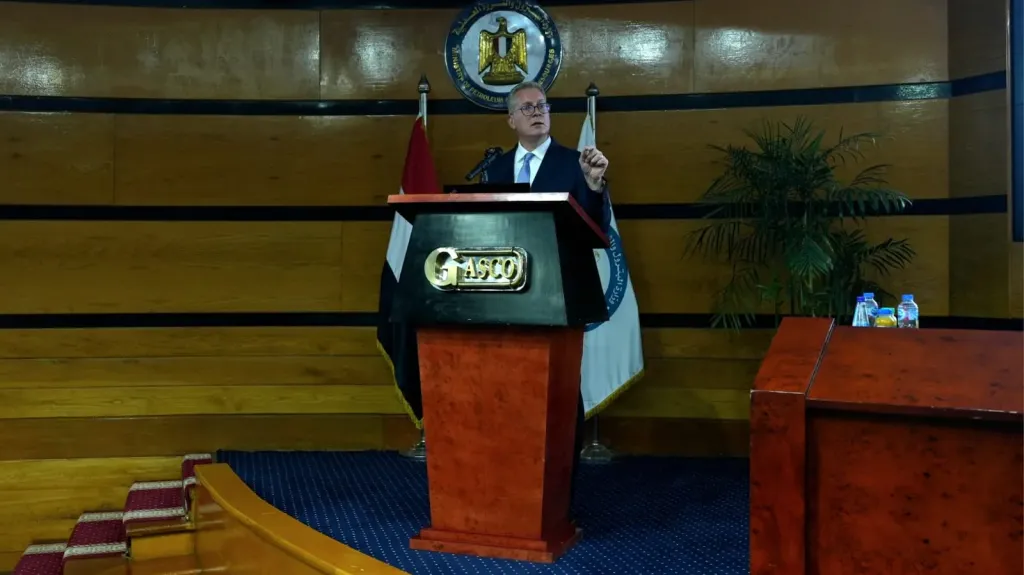 وزير البترول يطلق خطة توسعية لزيادة الإنتاج عبر الحفر الأفقي والتكسير الهيدروليكي