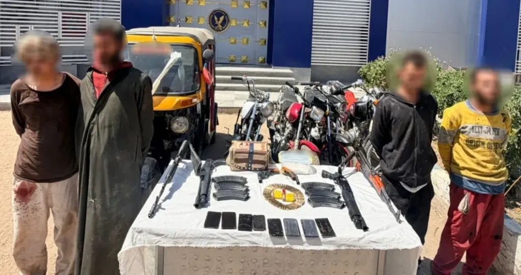 هددوا وروعوا المواطنين .. القبض على تشكيل عصابى خطر ومقتل أحد أفراده فى مواجهة الشرطة بسوهاج