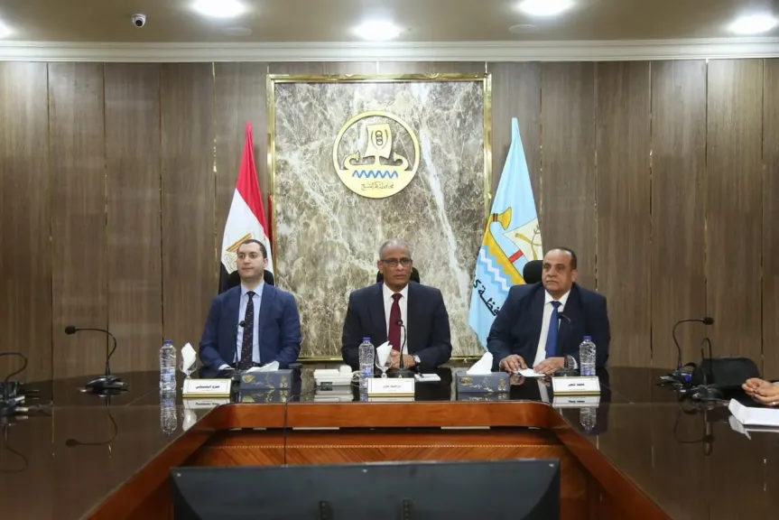 محافظ كفرالشيخ يناقش عدد من الملفات الخدمية والتنموية ومشاكل الدوائر مع  أعضاء مجلسي النواب والشيوخ