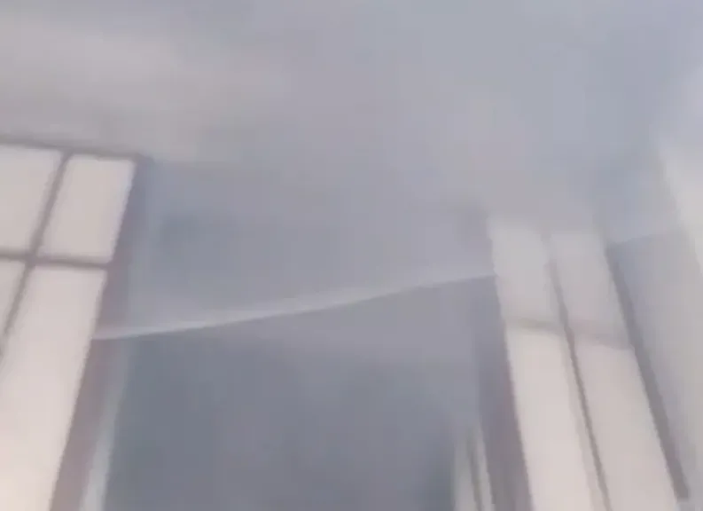 الحماية المدنية تسيطر على حريق بعقار أمام الليسيه ببورسعيد وتنقذ ساكنًا بأسطوانة أكسجين الإطفاء