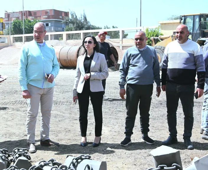 محافظ البحيرة تتفقد محطة الخلط الأسفلتية: لها دور حيوي في دعم مشروعات الطرق