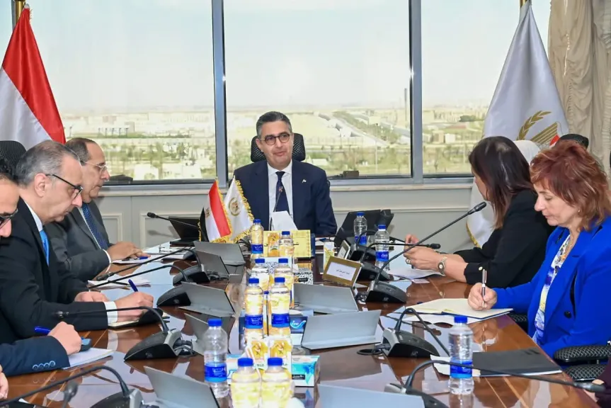 وزير التموين والتجارة الداخلية يعقد اجتماعًا مع مسؤولي برنامج الأغذية العالمي لتعزيز التعاون في مجالات الأمن الغذائي