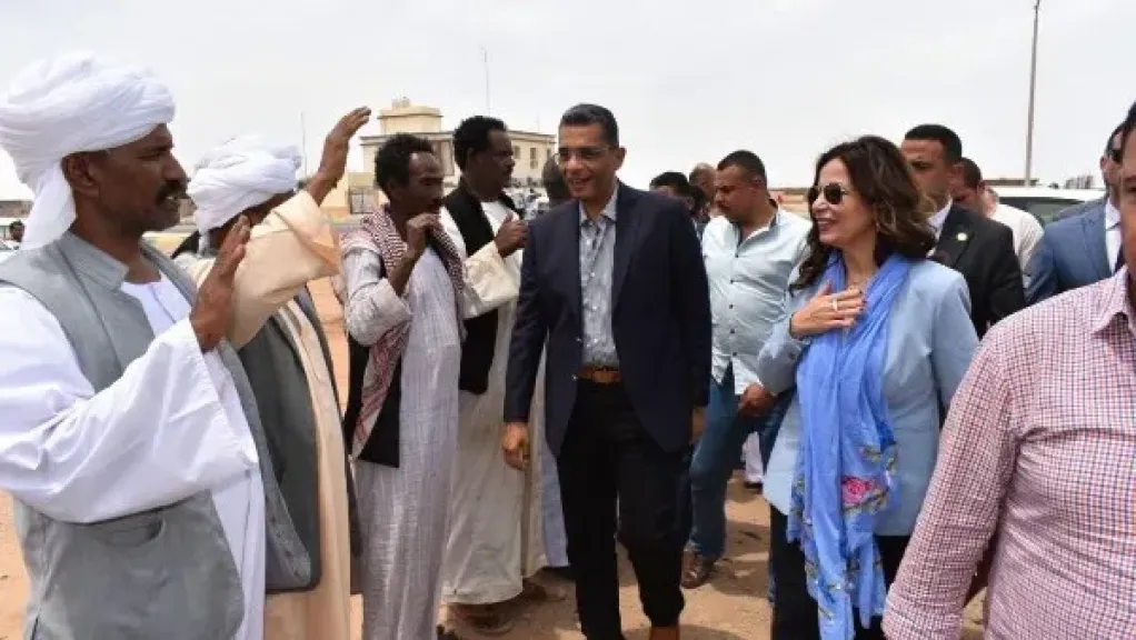 وزيرة الثقافة تلتقي ممثلي قبائل شلاتين وتعلن اختيار الفرق المتميزة لتقديم الفلكلور عالميا