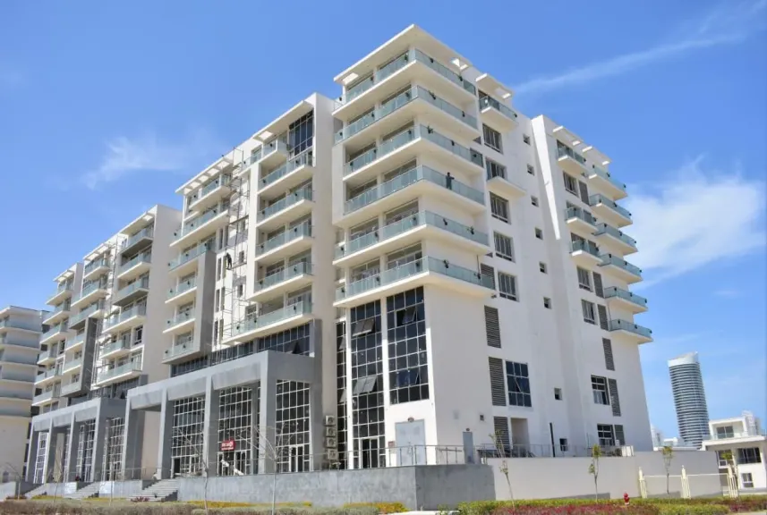 وزيرة الإسكان تتابع سير العمل بعددٍ من المشروعات الجاري تنفيذها بمدينة العلمين الجديدة ومارينا